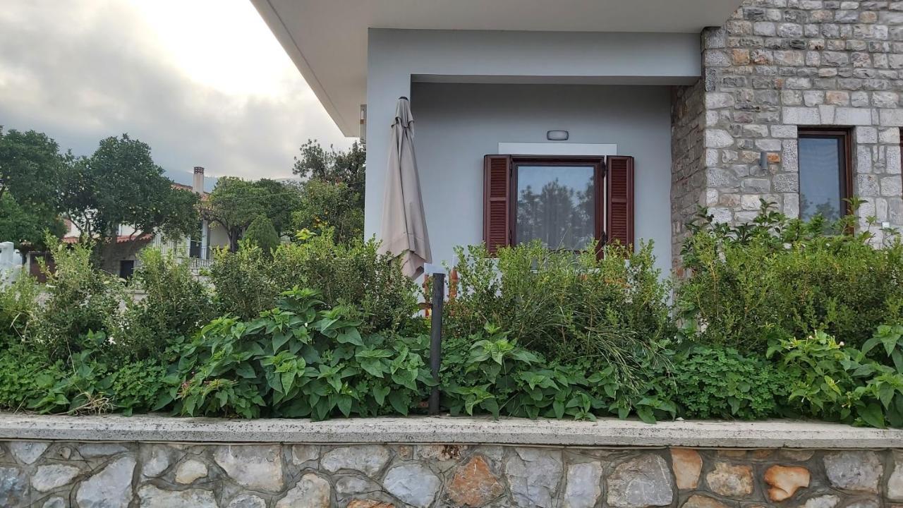 Light Blue House 3 Apartments Poúlithra 外观 照片