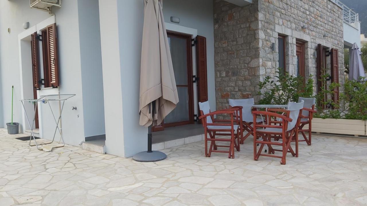 Light Blue House 3 Apartments Poúlithra 外观 照片