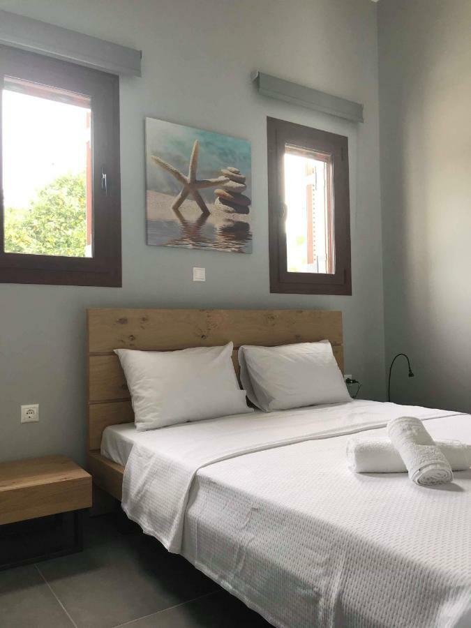 Light Blue House 3 Apartments Poúlithra 外观 照片