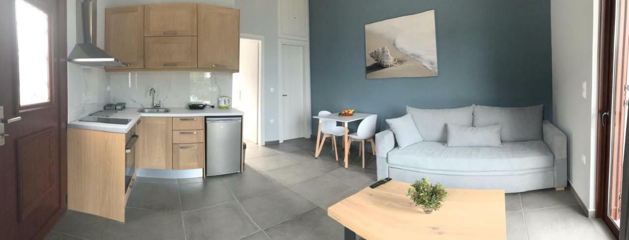 Light Blue House 3 Apartments Poúlithra 外观 照片